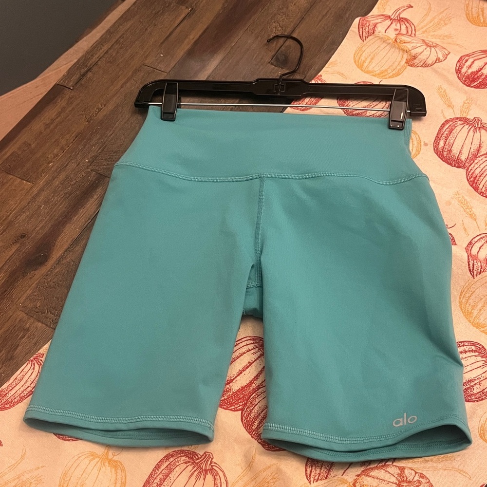 Alo High Waisted Ocean Teal Preformance Biker Shorts - Picture 8 of 15